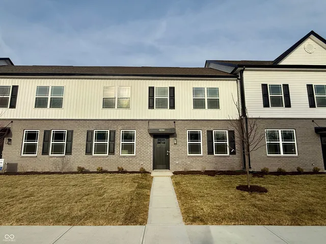 $291,900 | 6114 Cascades Drive, Whitestown, IN 46075