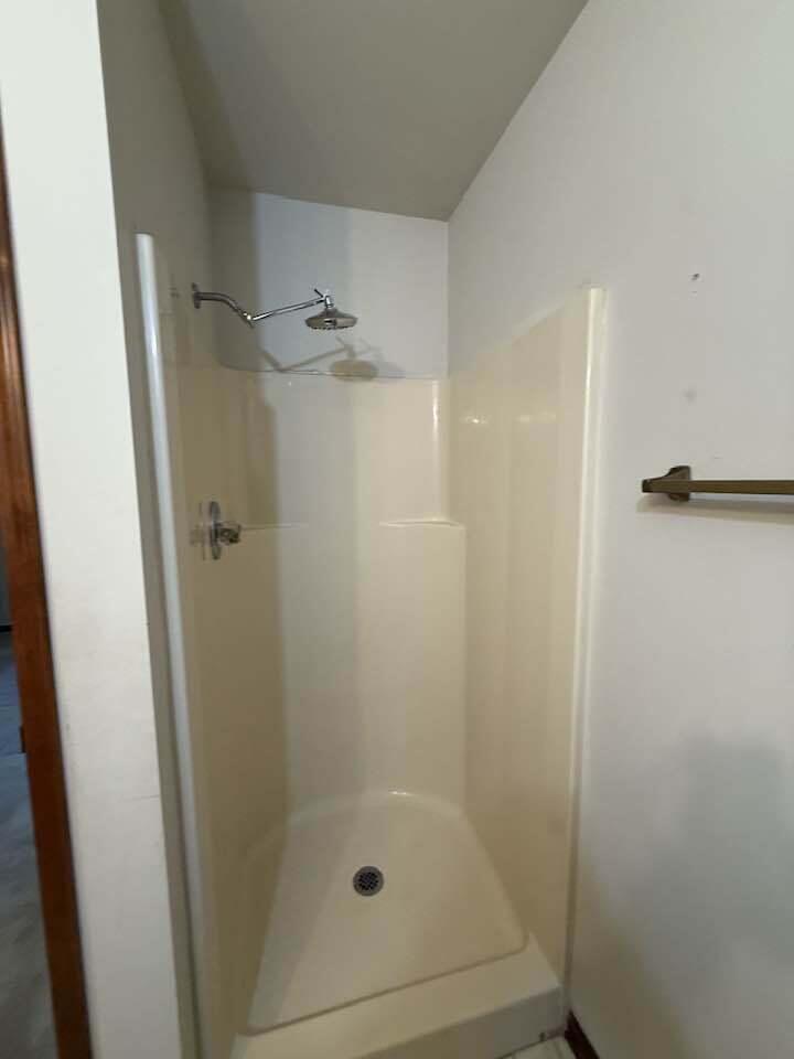 137 Ida Red Avenue Sparta, MI 49345 - Photo 7 of 12 137 Ida Red bathjpg