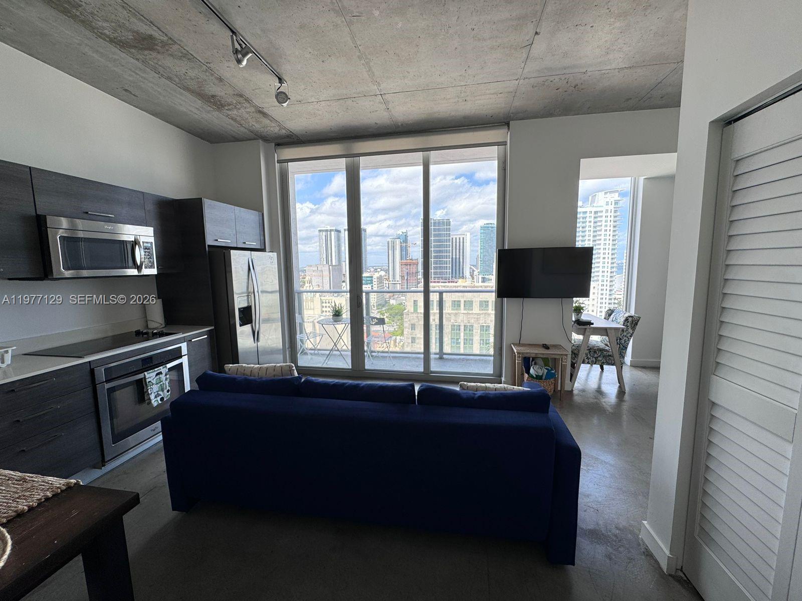 151 Southeast 1st Street, Unit 2406 Miami, FL 33131 - Photo 7 of 10