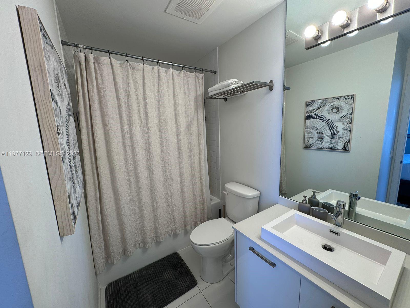 151 Southeast 1st Street, Unit 2406 Miami, FL 33131 - Photo 9 of 10