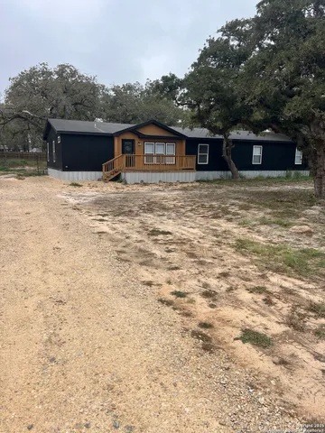 $2,300 | 219 Hickory Hill Drive, La Vernia, TX 78121