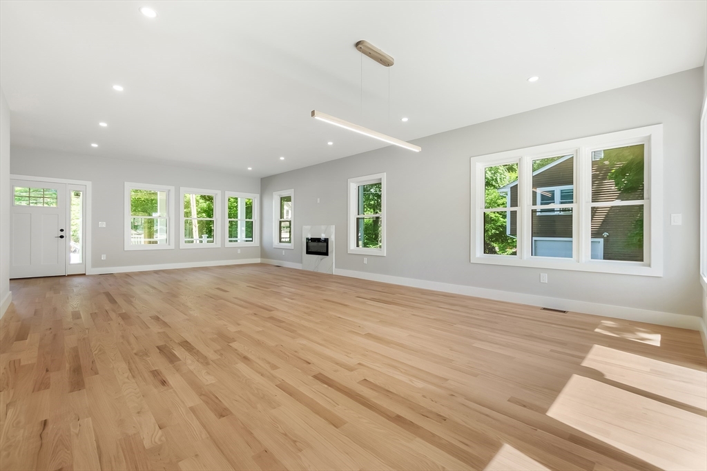 15 Foss Road, Unit A Framingham, MA 01702 - Photo 4 of 36