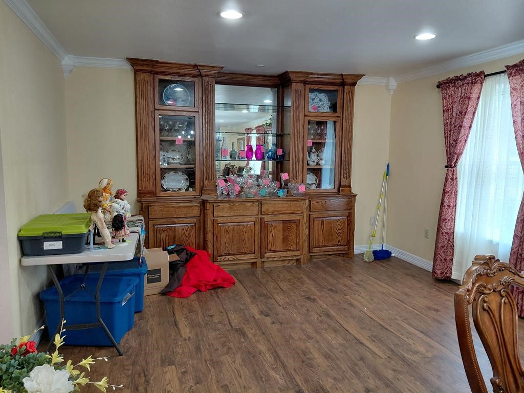 1231 County Road 201A Angleton, TX 77515 - Photo 6 of 26 a living room with furniture and wooden floor
