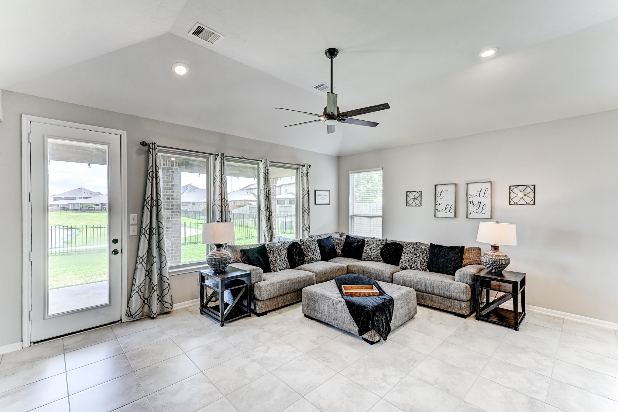 25307 Champion Ridge Court Katy, TX 77493 - Photo 10 of 48 Living room