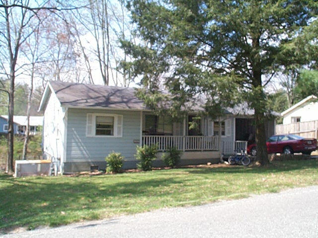 421 Hampton Road Signal Mountain, TN 37377 - Photo 1 of 1 Primary Photo