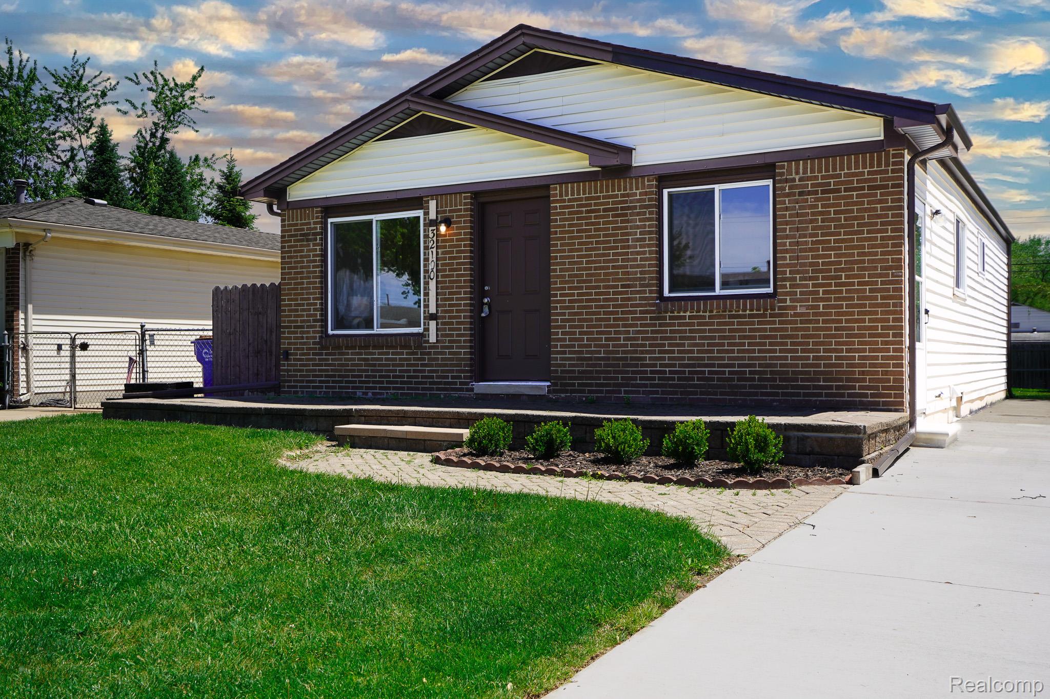 32100 Ruehle Avenue Warren, MI 48093 - Photo 3 of 54 DDS03558-Edit.jpg