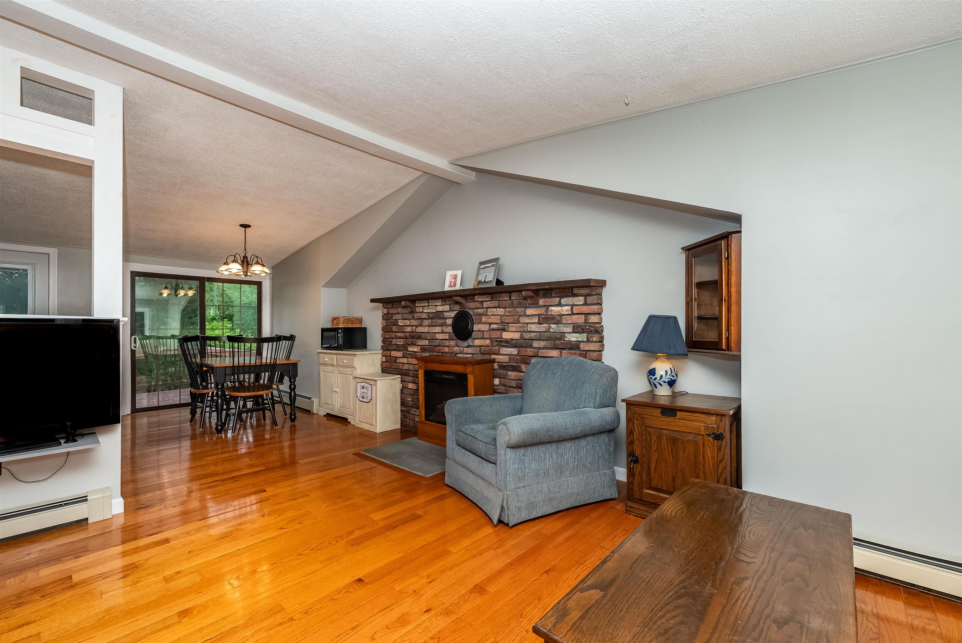 563 Pickering Road Rochester, NH 03867 - Photo 6 of 39