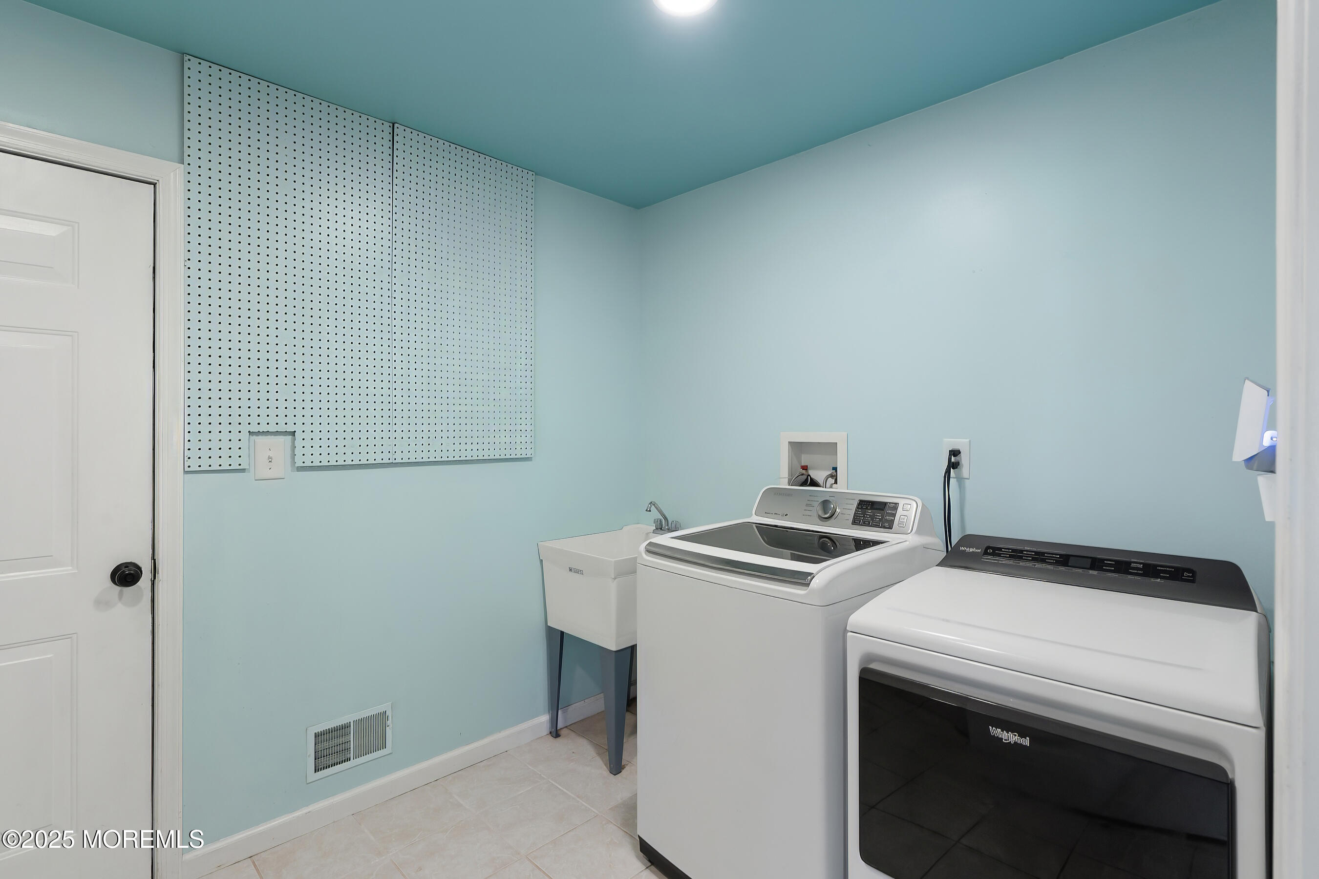 10 Marion Avenue Howell, NJ 07731 - Photo 20 of 26 a utility room with dryer and washer