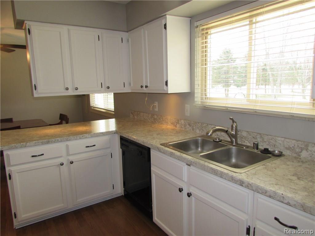 19180 Inkster Road Romulus, MI 48174 - Photo 6 of 38