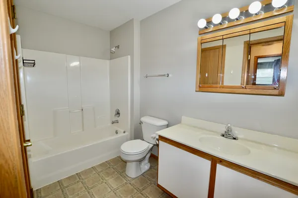 $161,000 | 300 Cunat Boulevard, Unit 2C, Richmond, IL 60071