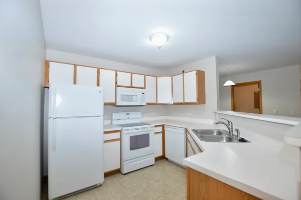 $161,000 | 300 Cunat Boulevard, Unit 2C, Richmond, IL 60071