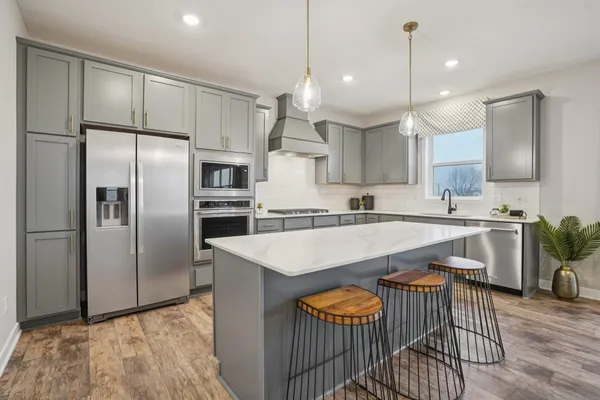 $575,000 | 2095 Kestrel Drive, Shakopee, MN 55379