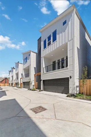 $2,350 | 810 Elkhart Street, Unit B, Houston, TX 77091