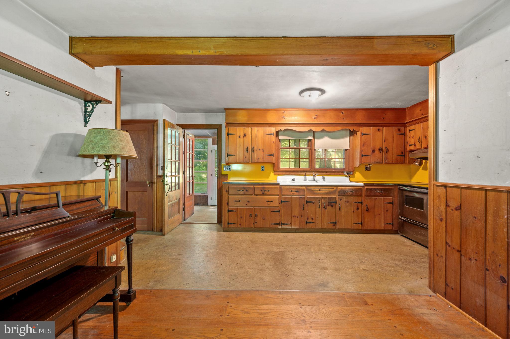 4386 Old Easton Road Doylestown, PA 18902 - Photo 8 of 34 Kitchen/Dining Area