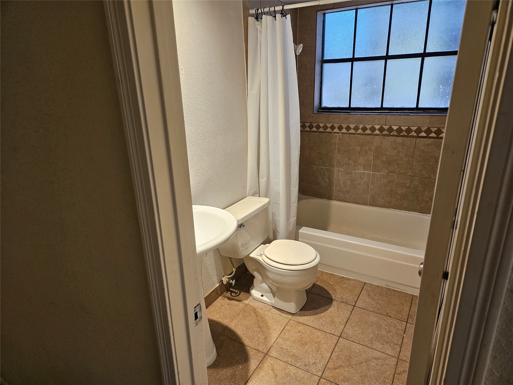 2425 Holly Hall Street, Unit 83 Houston, TX 77054 - Photo 34 of 34 downstairs bath