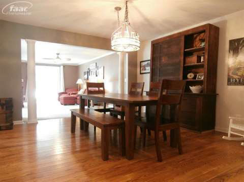 1117 Riverside Drive Owosso, MI 48867 - Photo 9 of 26 20395646-8.JPG