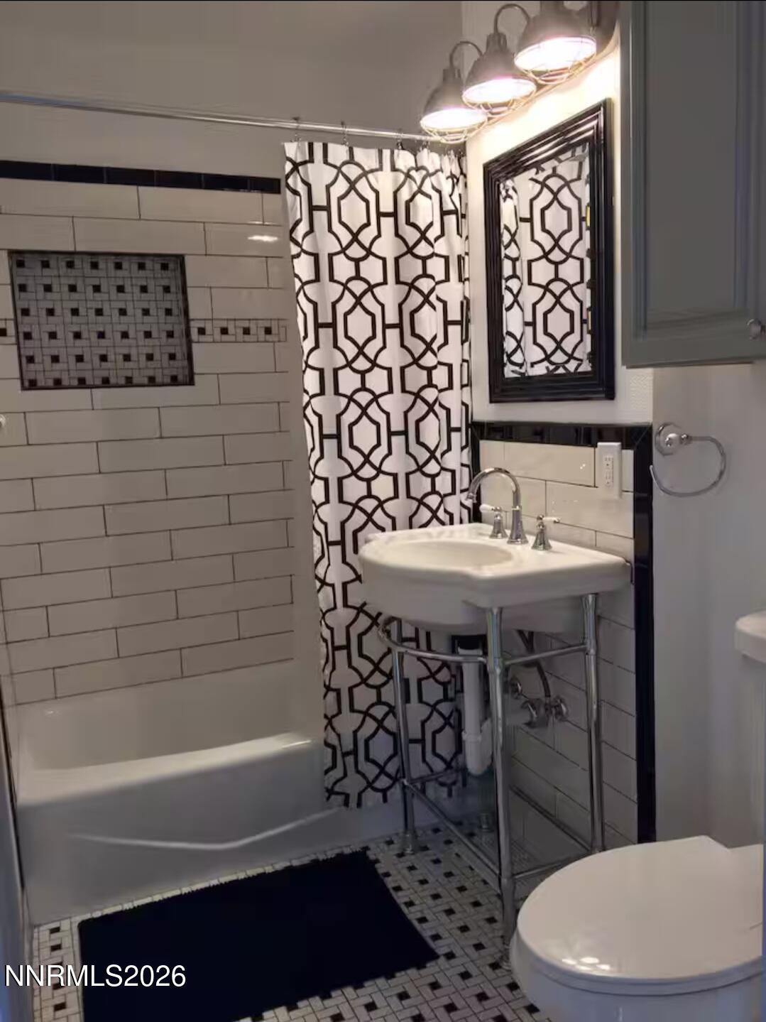 127 East Pueblo Street Reno, NV 89502 - Photo 9 of 16 127 E Pueblo bathroom