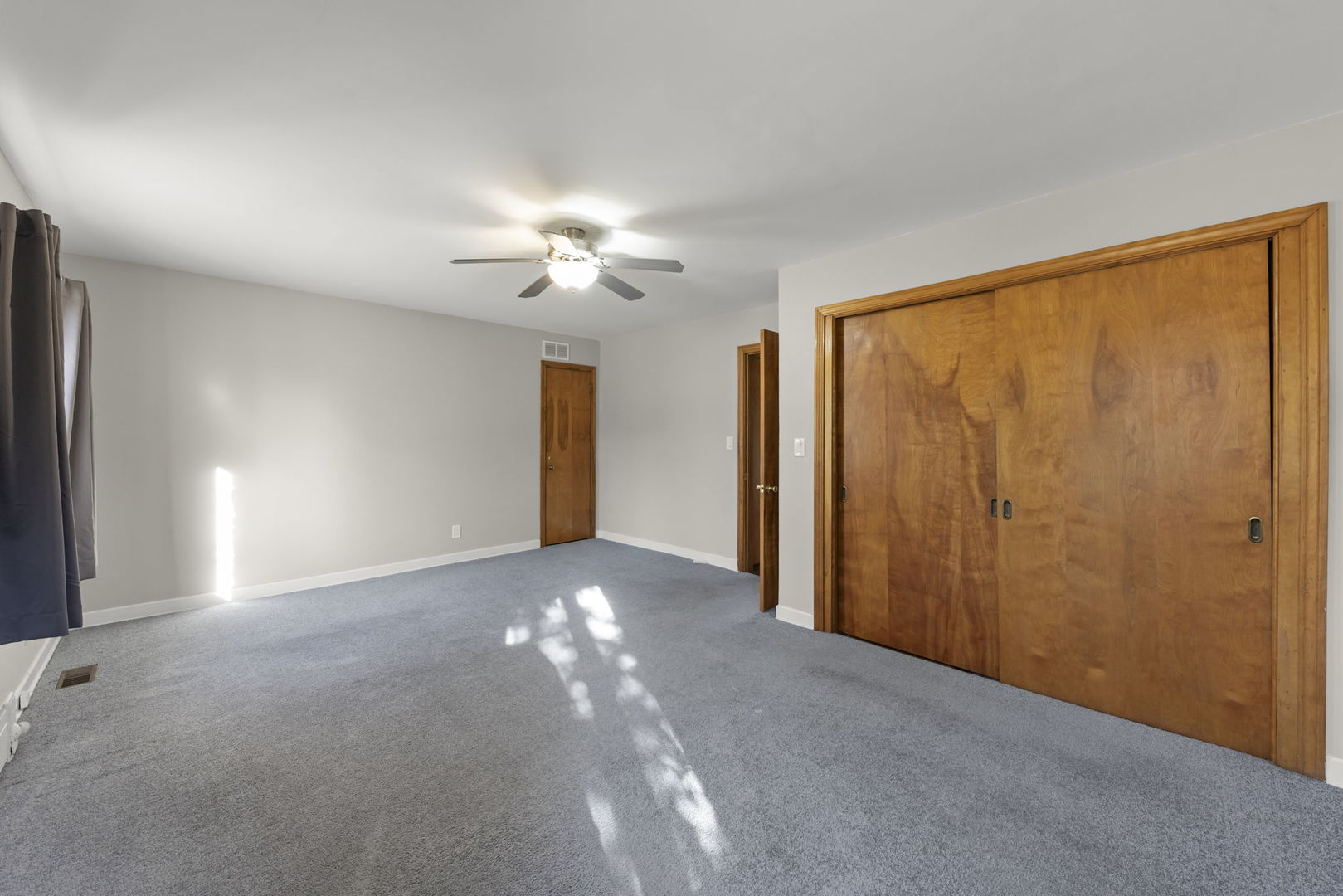 175 South Harrison Avenue Aurora, IL 60506 - Photo 14 of 25 a view of a livingroom with a ceiling fan and window