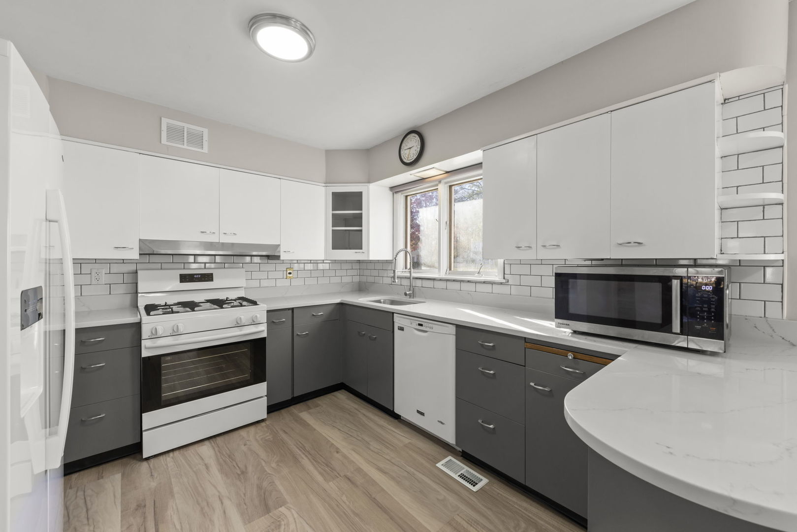 175 South Harrison Avenue Aurora, IL 60506 - Photo 6 of 25 a kitchen with sink a microwave and cabinets