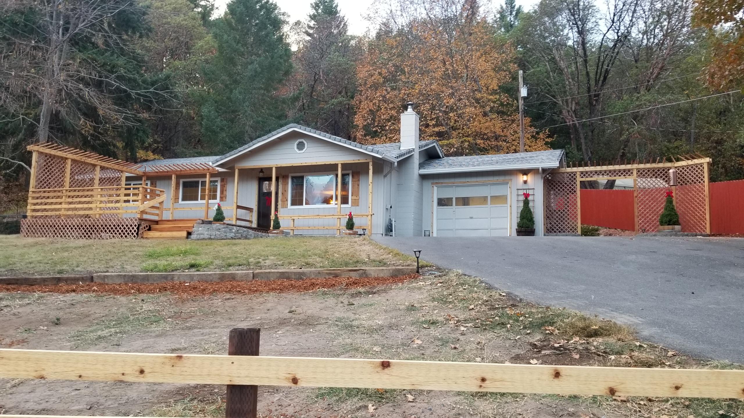 454 Crestview Loop Grants Pass, OR 97527 - Photo 1 of 31 20201110_163553