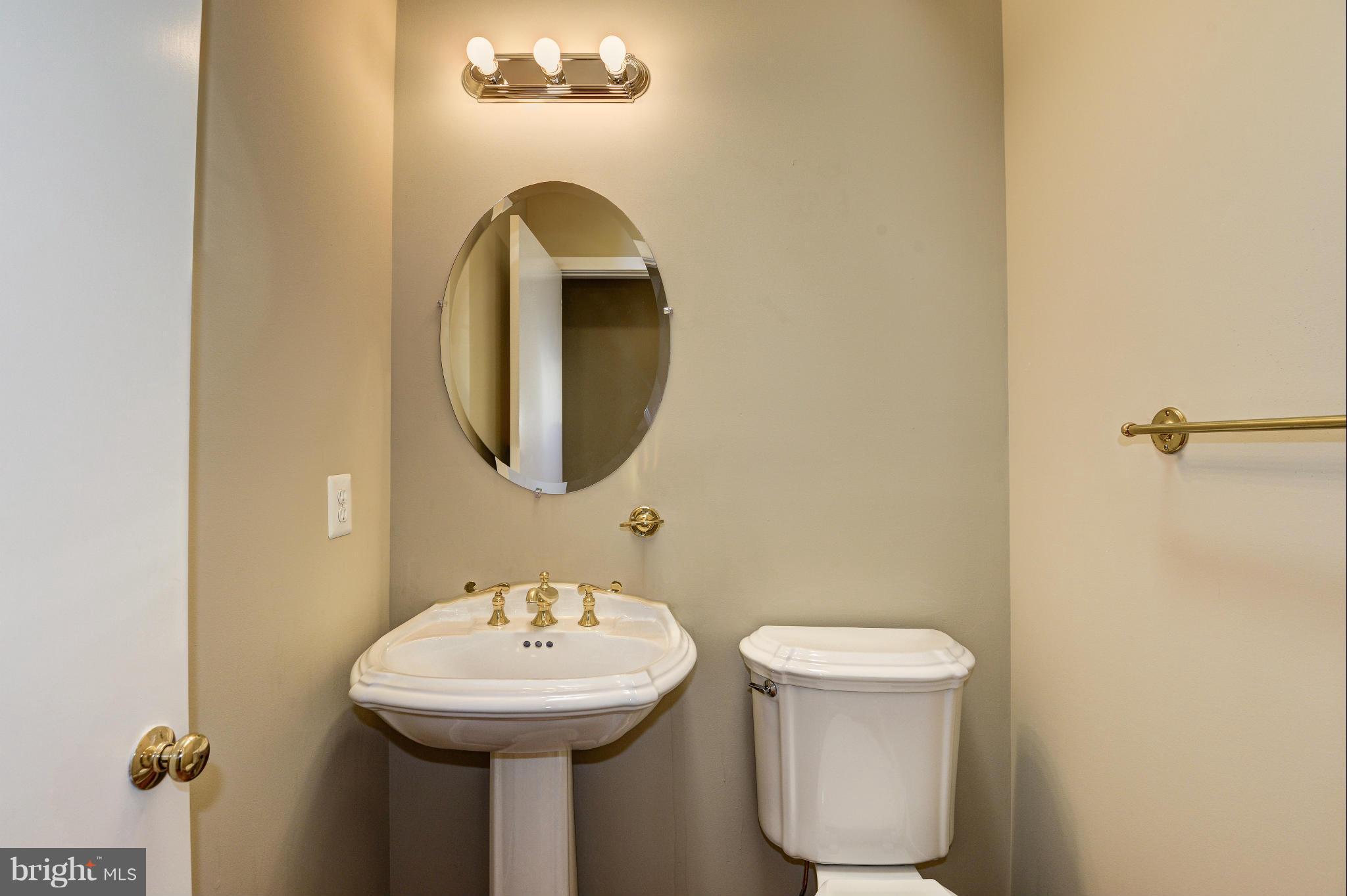 23409 New Mountain Road Aldie, VA 20105 - Photo 12 of 30 Powder Room