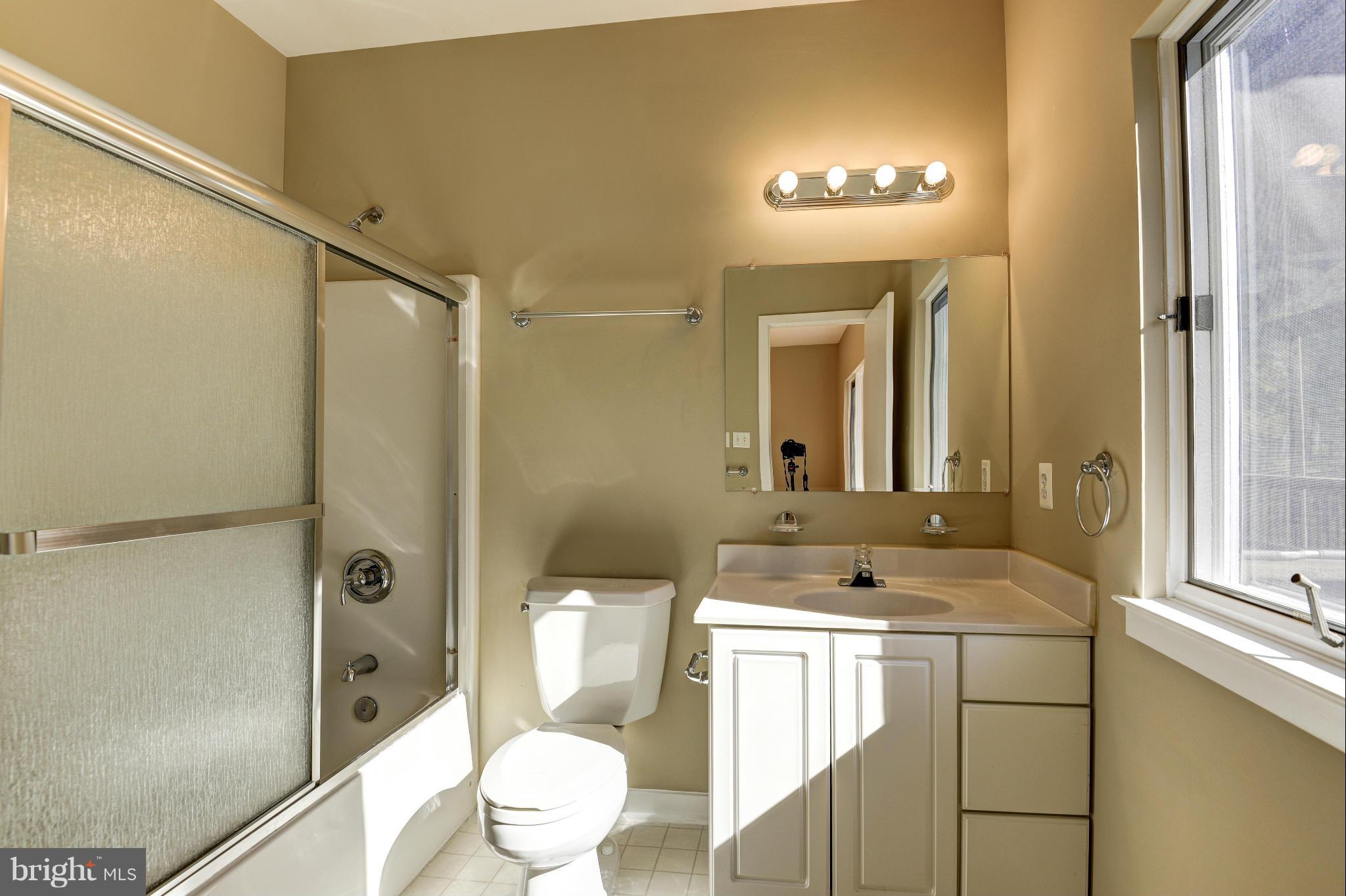 23409 New Mountain Road Aldie, VA 20105 - Photo 20 of 30 EnSuite Bath