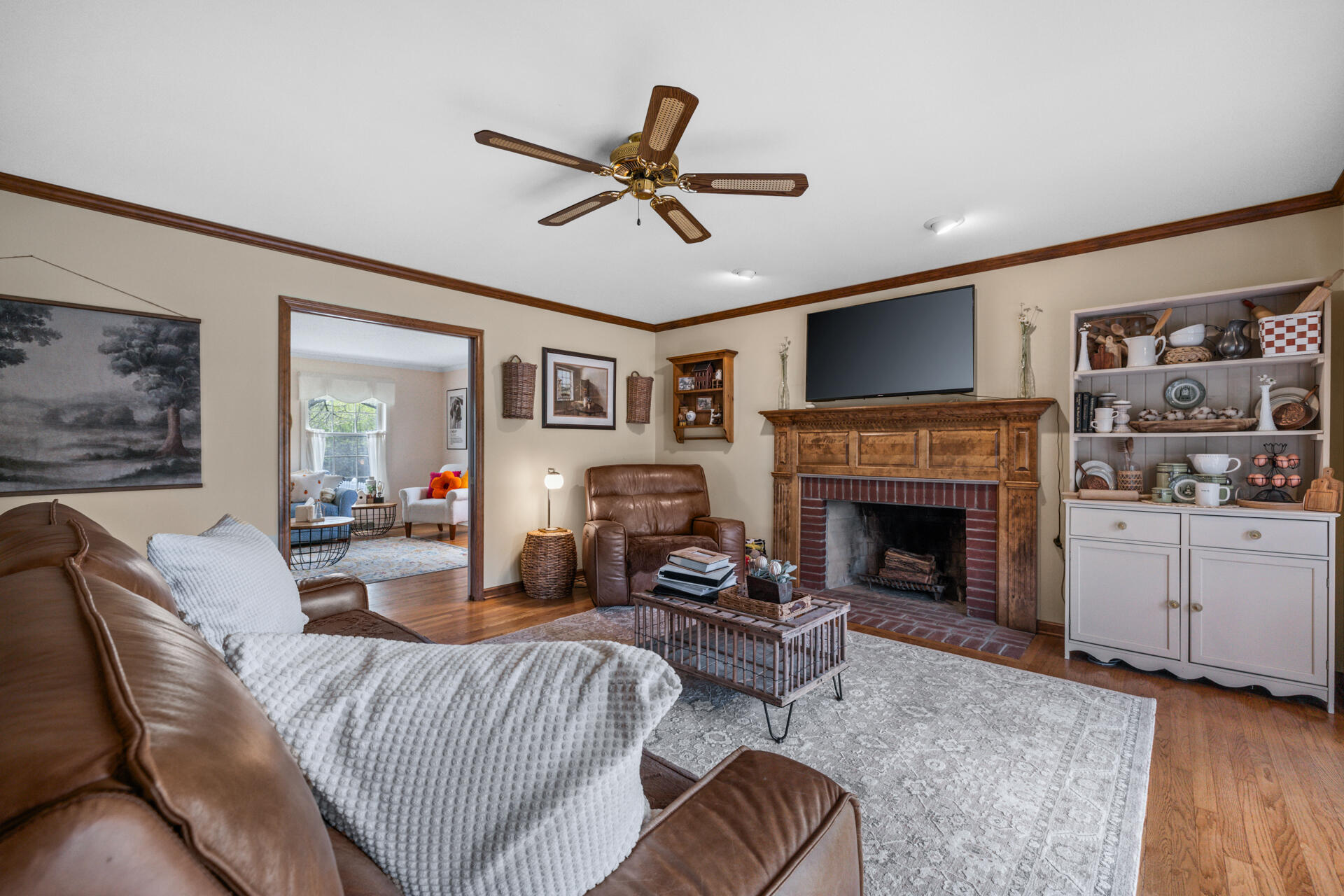 3000 Highland Road Mequon, WI 53097 - Photo 15 of 50 Large Living Room