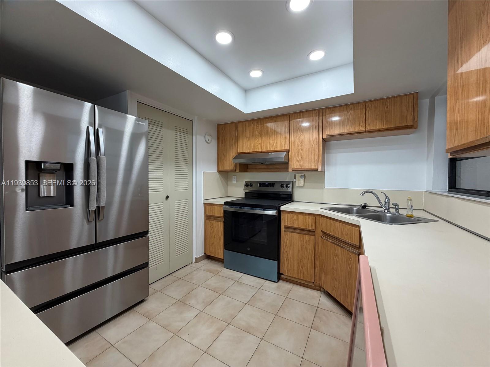 9064 Southwest 6th Street, Unit 9064 Miami, FL 33174 - Photo 9 of 20 a kitchen with stainless steel appliances granite countertop a refrigerator stove and sink