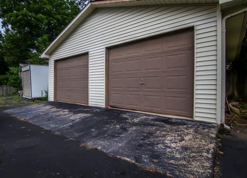 218 Hampton Road Columbia, TN 38401 - Photo 3 of 4 2 Car Oversized Garage