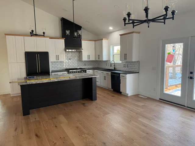 $725,000 | 14554 C.B.MacDonald Way, Vicksburg, MI 49097