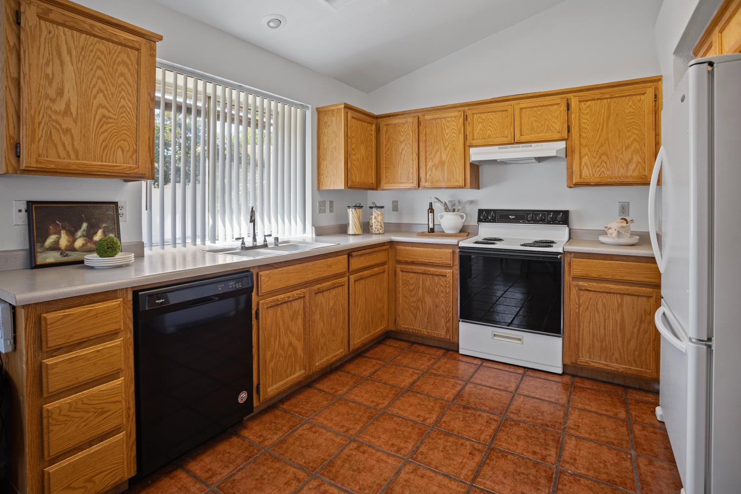4372 Bardini Way Turlock, CA 95382 - Photo 12 of 38