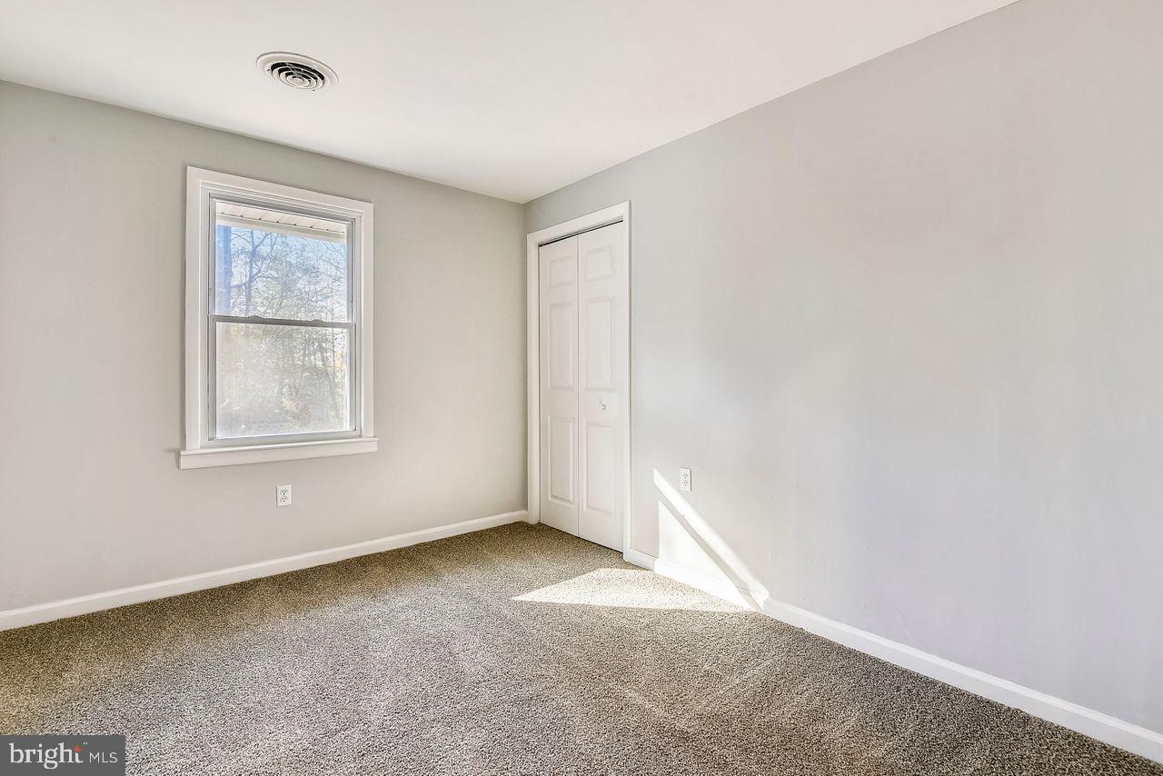 278 North Ferry Point Road Pasadena, MD 21122 - Photo 20 of 36 3rd bedroom