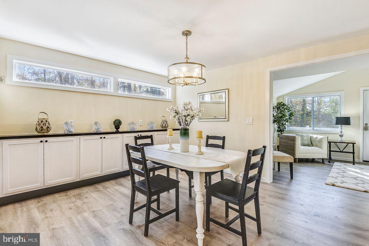 278 North Ferry Point Road Pasadena, MD 21122 - Photo 3 of 36 Spacious dining area