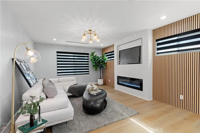 $1,699,999 | 16081 Windemeir Lane, Huntington Beach, CA 92647