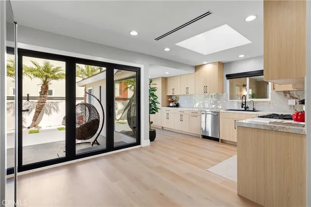 $1,699,999 | 16081 Windemeir Lane, Huntington Beach, CA 92647