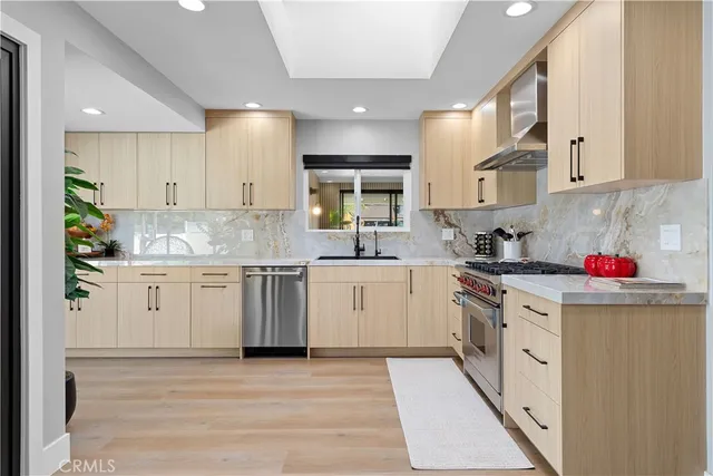 $1,699,999 | 16081 Windemeir Lane, Huntington Beach, CA 92647