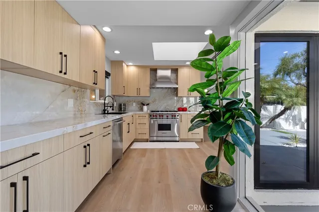 $1,699,999 | 16081 Windemeir Lane, Huntington Beach, CA 92647