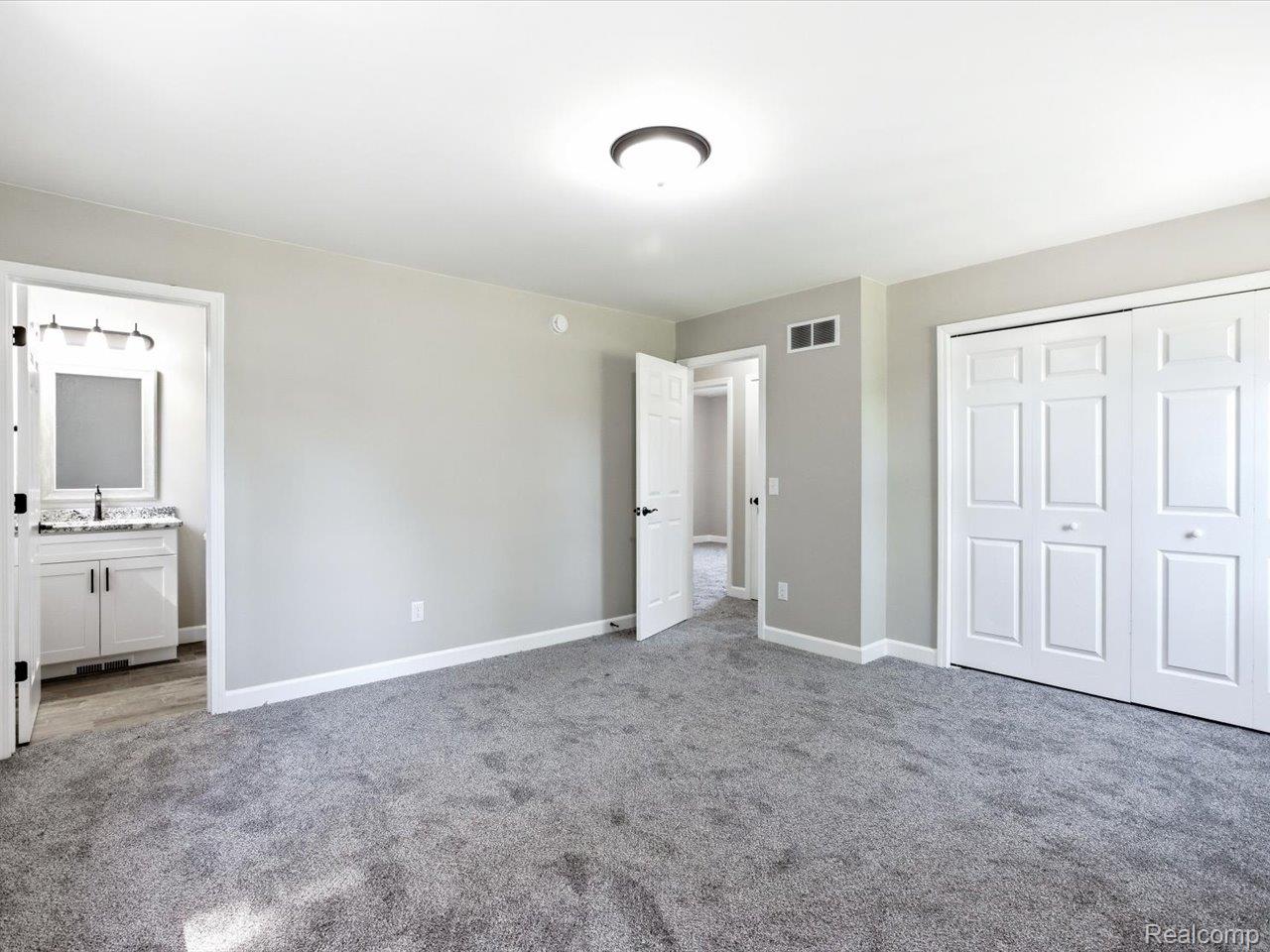 2921 Beach Road Port Huron, MI 48060 - Photo 19 of 29 16-2921 Beach Rd (16).jpg