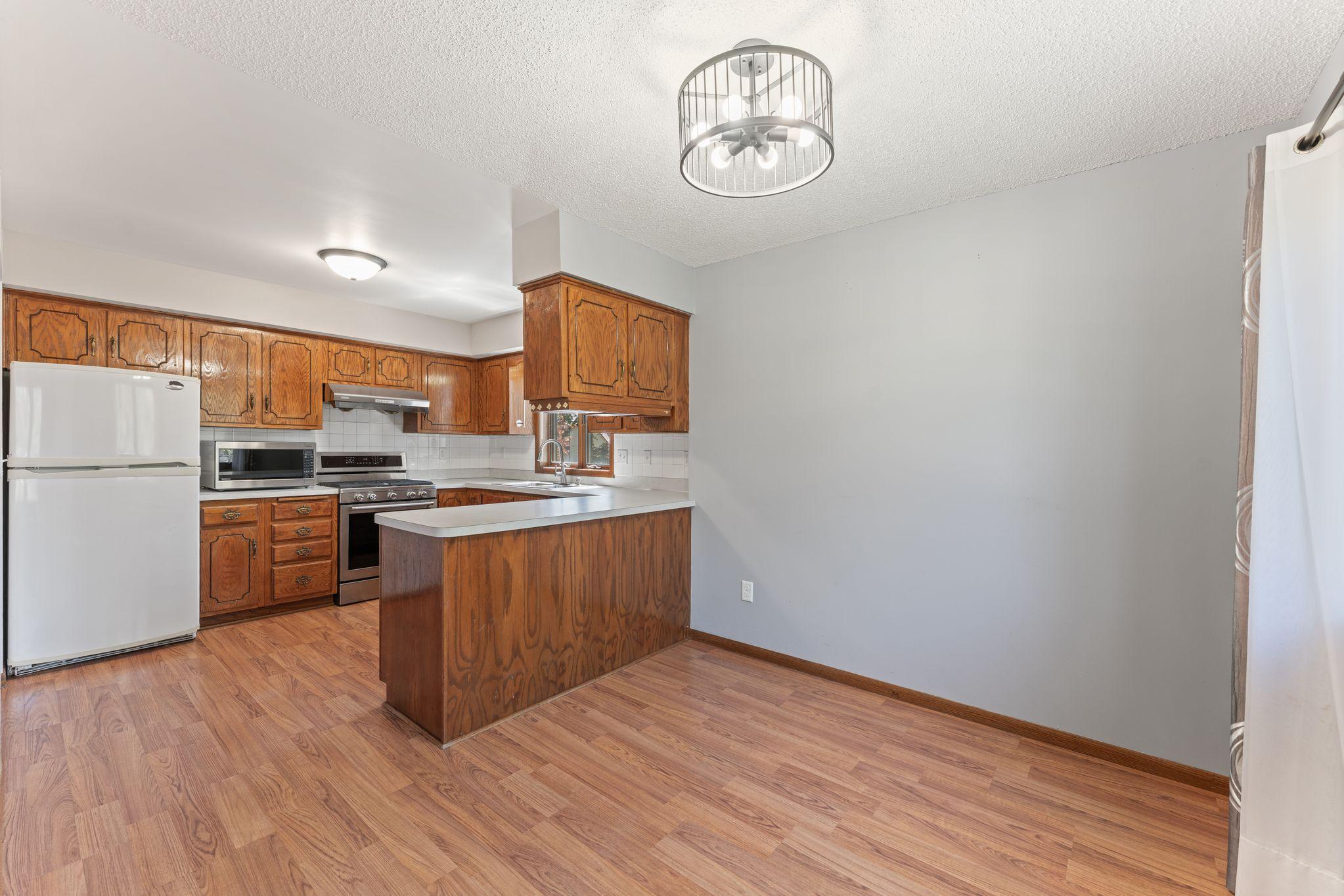 1889 Hamline Avenue North Falcon Heights, MN 55113 - Photo 11 of 34