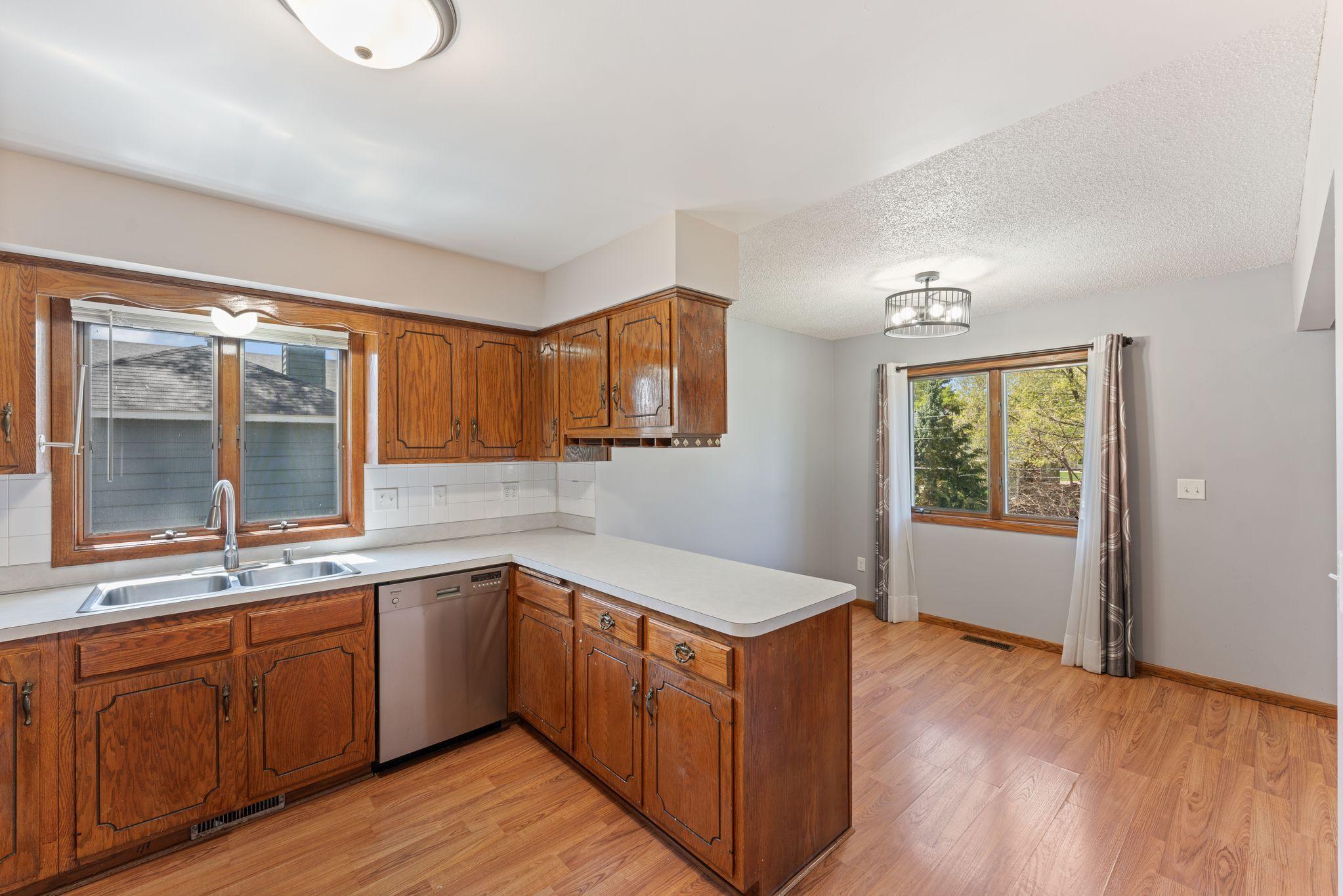 1889 Hamline Avenue North Falcon Heights, MN 55113 - Photo 15 of 34