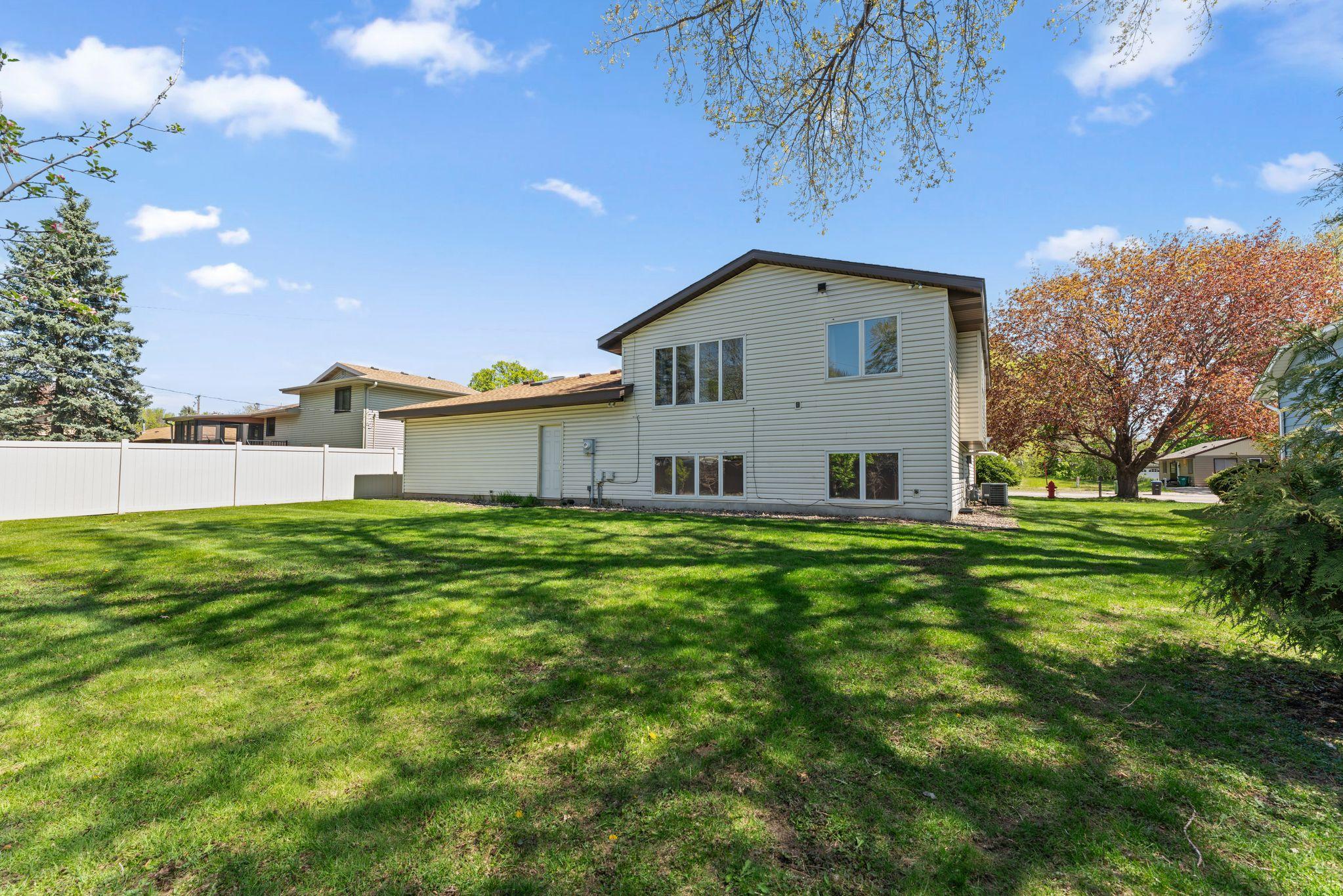 1889 Hamline Avenue North Falcon Heights, MN 55113 - Photo 4 of 34