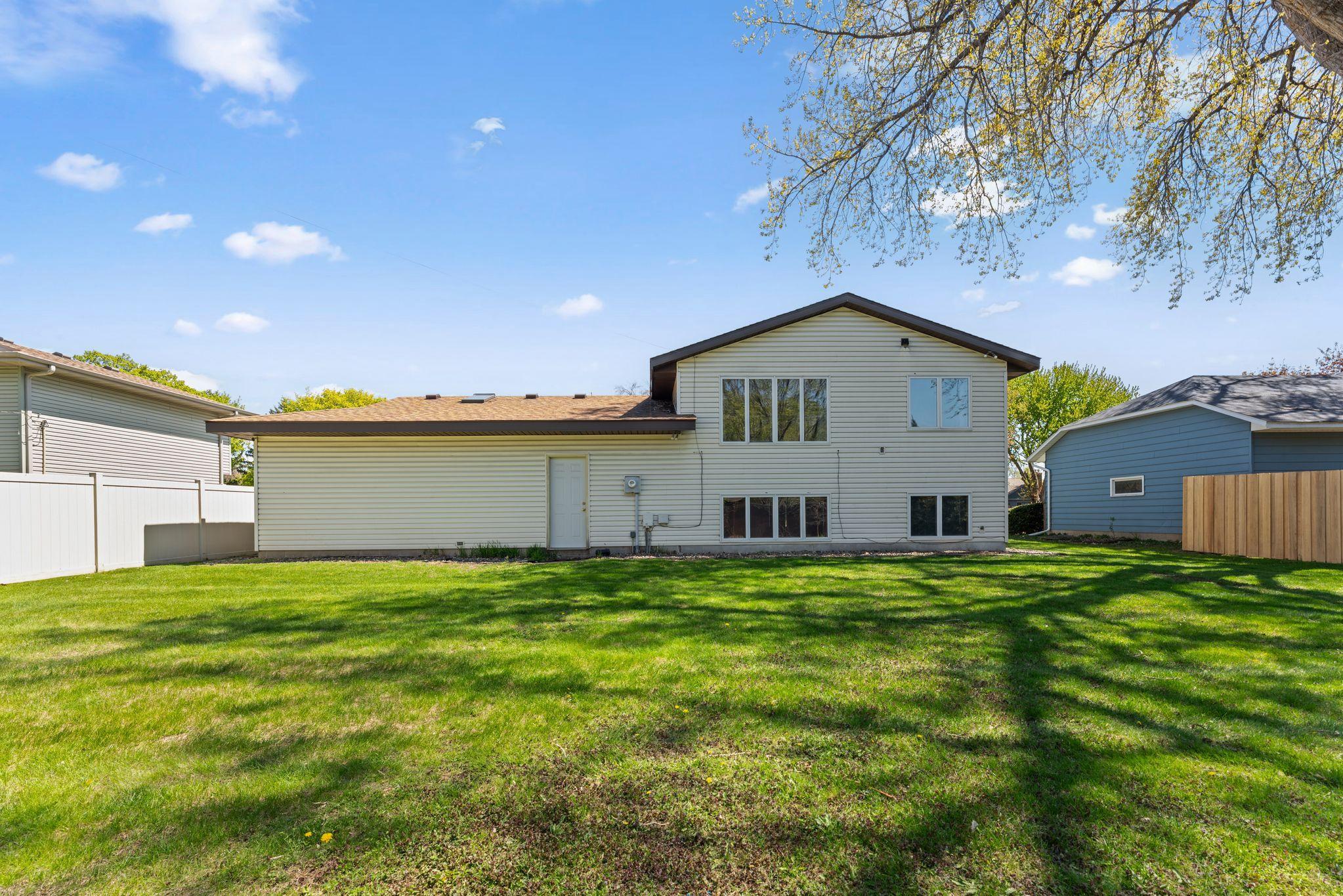 1889 Hamline Avenue North Falcon Heights, MN 55113 - Photo 5 of 34