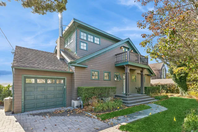 $30,000 | 310 East Montauk Highway, Hampton Bays, NY 11946