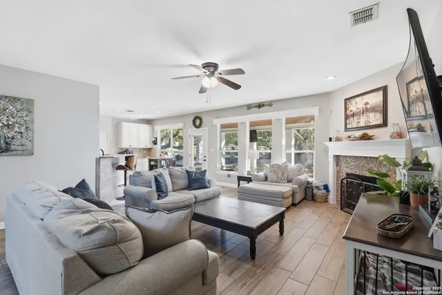 $780,000 | 260 Wentworth, Spring Branch, TX 78070