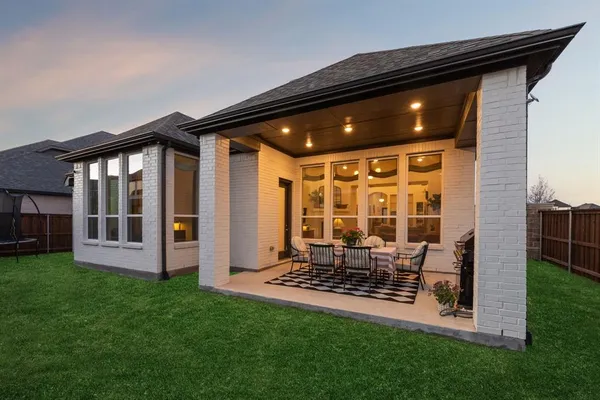 $750,000 | 841 Frst Crk Drive, Rockwall, TX 75087