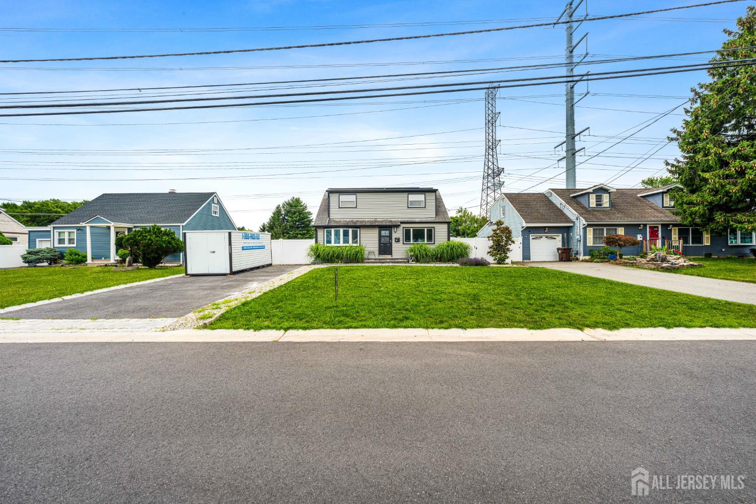 23 Longfield Road New Brunswick, NJ 08901 - Photo 3 of 50