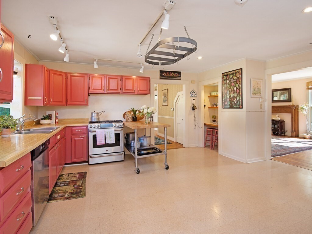 87 Ragged Hill Road Hubbardston, MA 01452 - Photo 8 of 42 Gallery Image 8