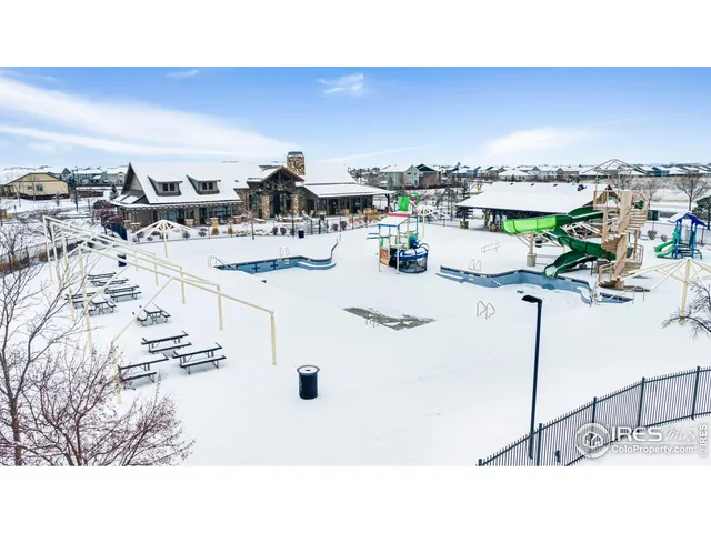 a black and white photo of a living room