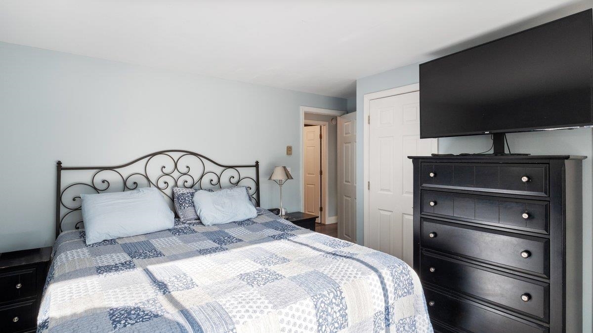 48 Redfield Circle Derry, NH 03038 - Photo 15 of 29