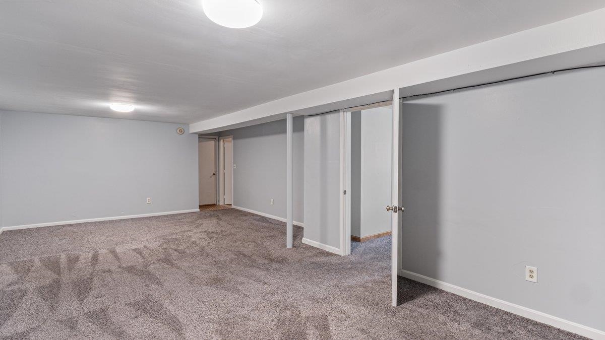 48 Redfield Circle Derry, NH 03038 - Photo 20 of 29